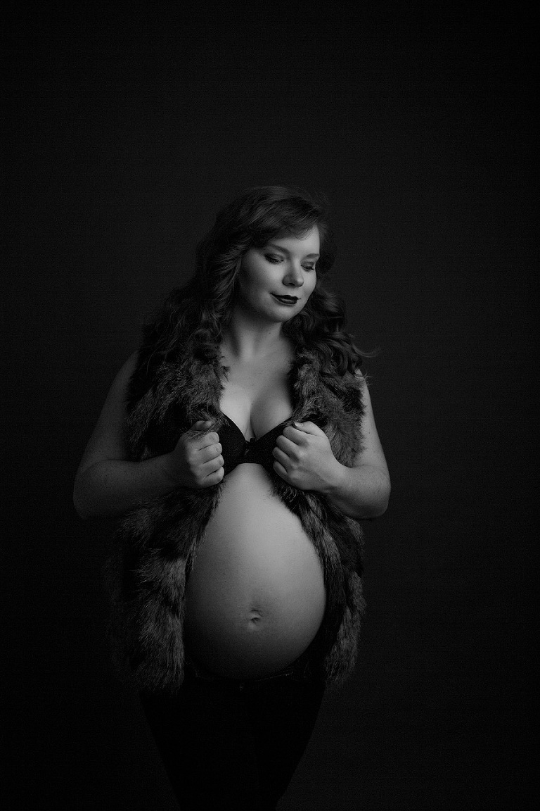 Indoor maternity photo session